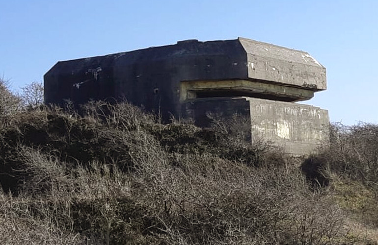 Een overgebleven Duitse bunker (Blockhaus), ten zuiden van Le Touquet-Paris-Plage (foto: Wikimedia Commons).