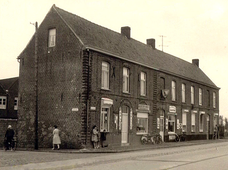 Deze verdwenen driewoonst aan de Steenbakkerij was ooit de Meerlaanschool, de 1ste school op het grondgebied van Beitem (Bron: Roger Plovie)