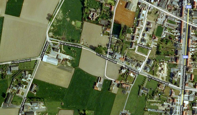 Satellietfoto van de Tuimelarewijk met de Ten Bunderenstraat (© Google Earth, 2010)