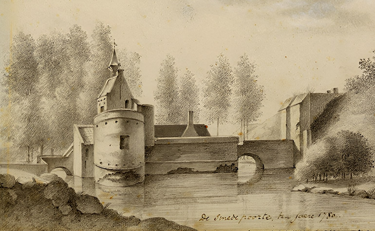 De Smedenpoort van Brugge, vanwaar in 1751 de kasseien werden gelegd voor de steenweg naar Menen.