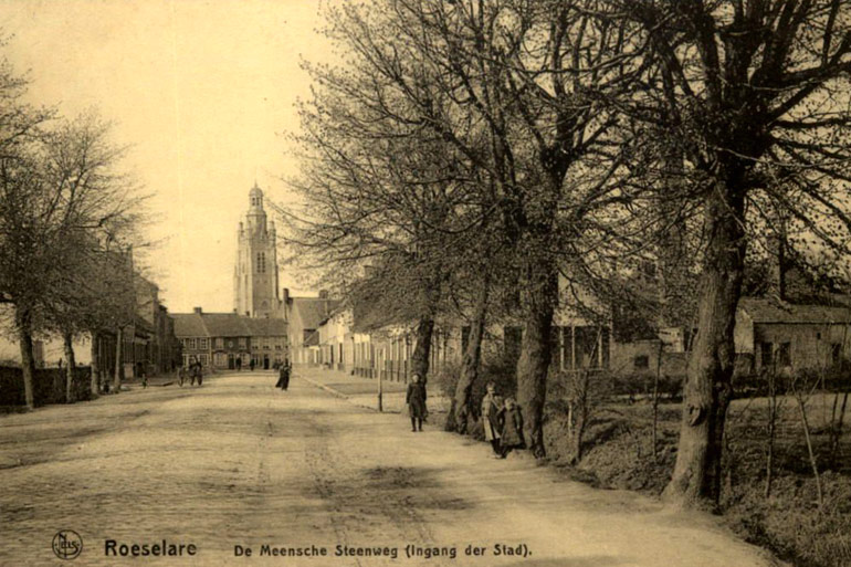 Aanvankelijk was de steenweg ten zuiden van Roeselare niet doorgetrokken tot aan de St.-Michielskerk, maar week aan de Kafhoek uit naar rechts om, via de Zuidstraat in het centrum te arriveren.