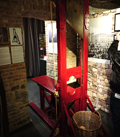 Guillotine. Brugge, Gruuthusemuseum, 19de eeuws.