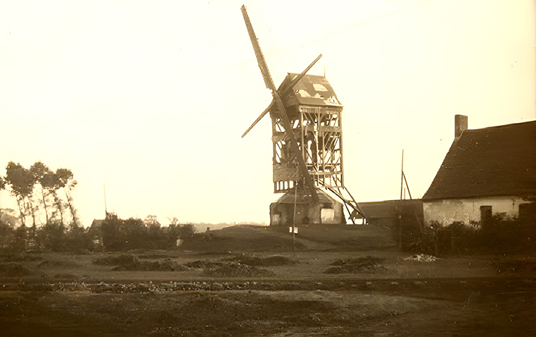 De Veldmolen op het einde van Wereldoorlog I, enige tijd voor de totale verwoesting (1918)