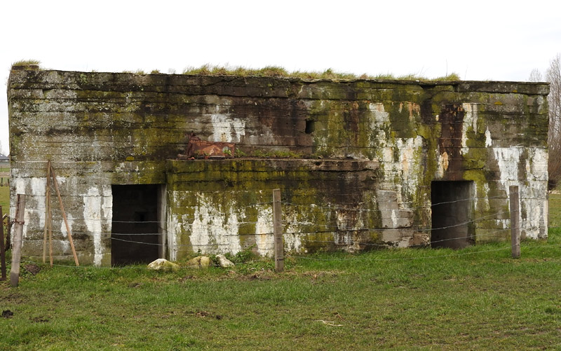 Voorbeeld van een bewaard gebleven Duitse bunker uit  WO I. Waterstraat 40 in Moorslede (Foto: Inventaris Bouwkundig Erfgoed Vlaanderen).