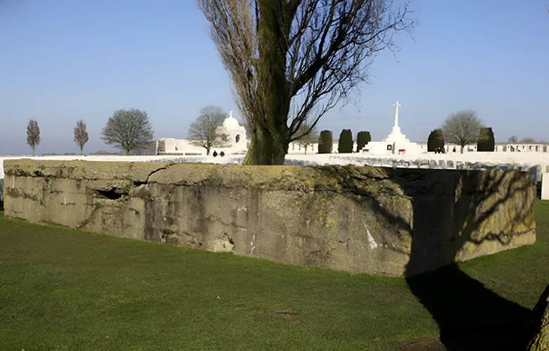 Duitse bunker op Tyne Cot Cemetery (Passendale), die deel uitmaakte van de Flandern I-Stellung van eind 1916 tot midden 1917 (Foto: Kristof Blieck).