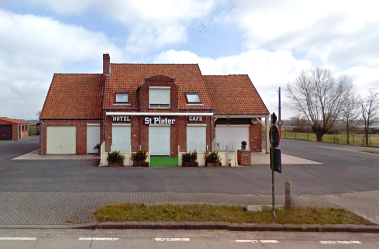 De herberg St.-Pieter, waarrond V. Huys in zijn roman de koolbranders situeerde (Bron: Google Street View).