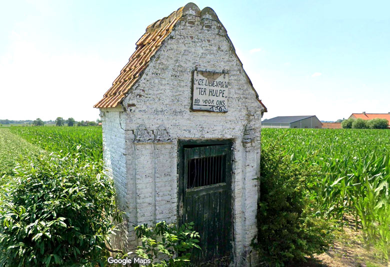 Onze Lieve Vrouw ter Hulpe, de oudste veldkapel van Moorslede, dagtekenend van ca. 1700 (© Google Streetview).