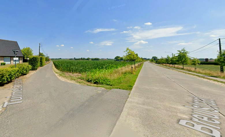 De monding van de aftakking van de Tuimelarestraat (links) in de Breulstraat (rechts). Bron: Google Street View.