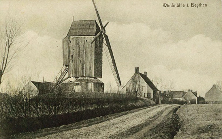 De Veldmolen in de Veldstraat tijdens Wereldoorlog I (Duitse militaire prentbriefkaart).